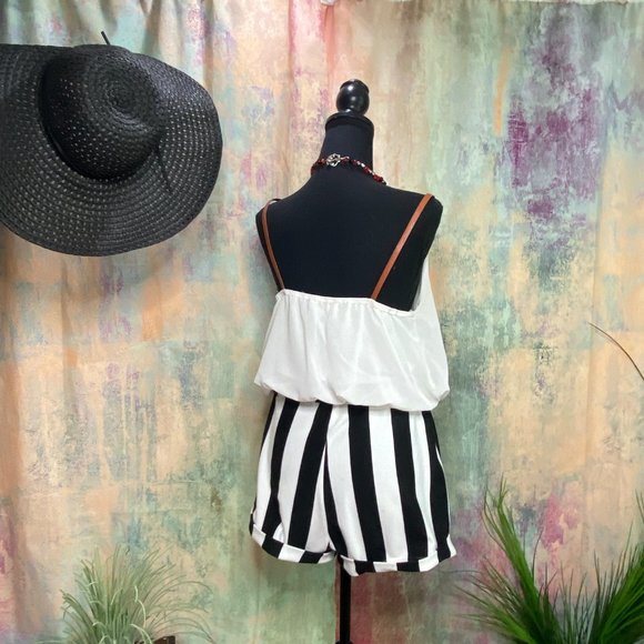 📌Double Zero Cute B/W Romper w/ Chiffon Top Part - Picture 9 of 14